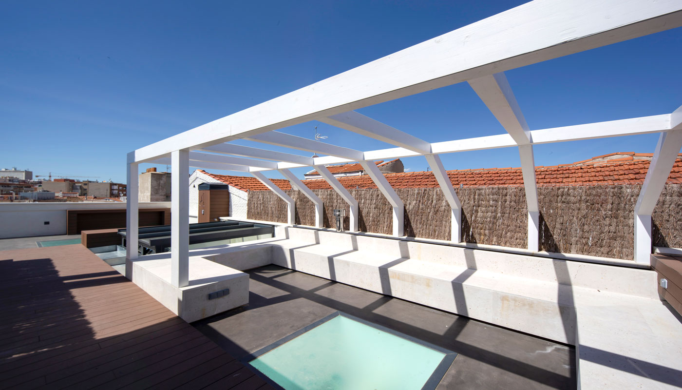 Vista ático con pérgola.