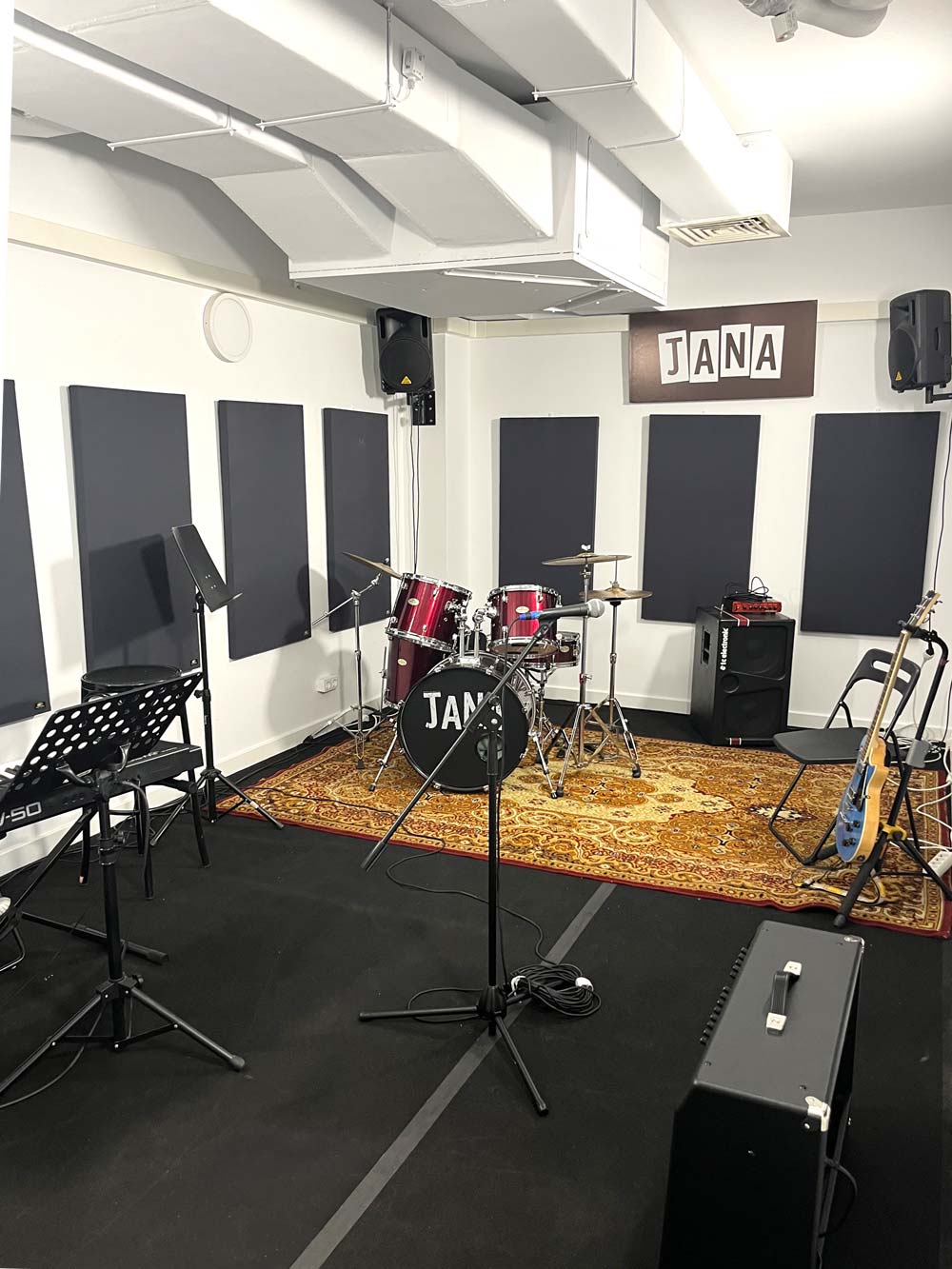 Interior sala de grabación insonorizada.