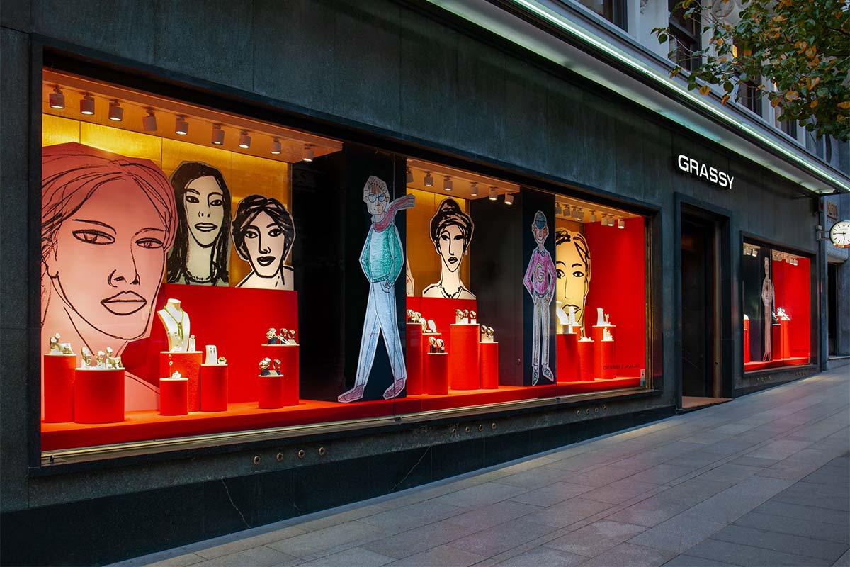 Escaparate joyería. Materiales nobles e iluminación.